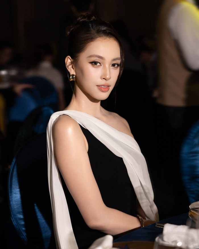 Tiểu Vy 'lên đồ' sang chảnh mỗi khi tham gia các sự kiện của giới showbiz hoặc lịch trình công việc. Ảnh: FBNV