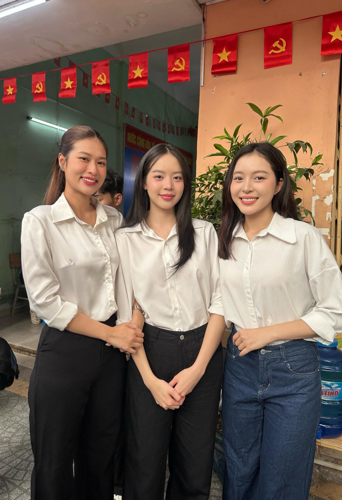 Thanh Thủy được nhiều hoa, á hậu yêu mến nhờ tính cách thân thiện. Ảnh: FBNV