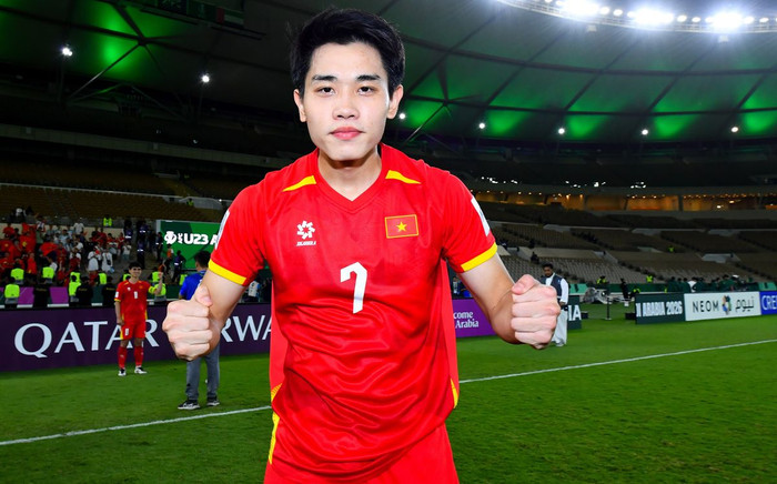 Mitchell Baker đã vượt Đình Bắc để dẫn đầu cuộc đua Vua phá lưới AFF Cup 2026, trong ngày tiền đạo tuyển Việt Nam trải qua màn trình diễn đáng quên trước Singapore. Ảnh: AFC