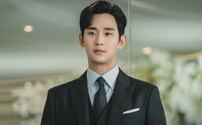 Đại diện pháp lý của Kim Soo Hyun cũng tiết lộ cảnh sát đã tiến hành điều tra toàn diện về mối quan hệ giữa nam diễn viên và Kim Sae Ron.