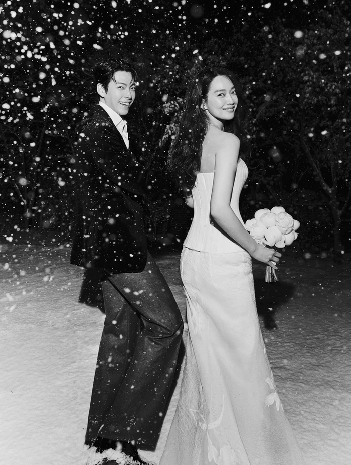 Kim Woo Bin và Shin Min Ah công khai hẹn hò từ năm 2015, tổ chức đám cưới vào tháng 12 năm ngoái.