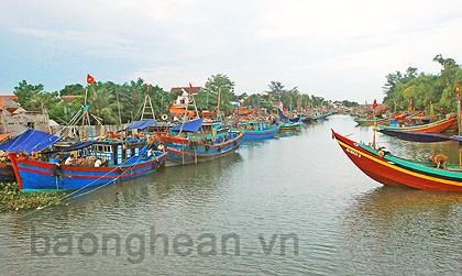 Thuyền về bến Diễn Bích. Ảnh: báo Nghệ An