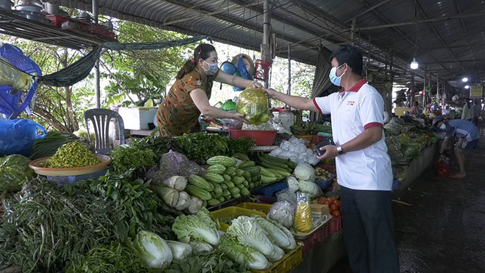 Những bó rau tươi xanh ở khu chợ truyền thống. &nbsp;Ảnh: thuysanvietnam.com.vn