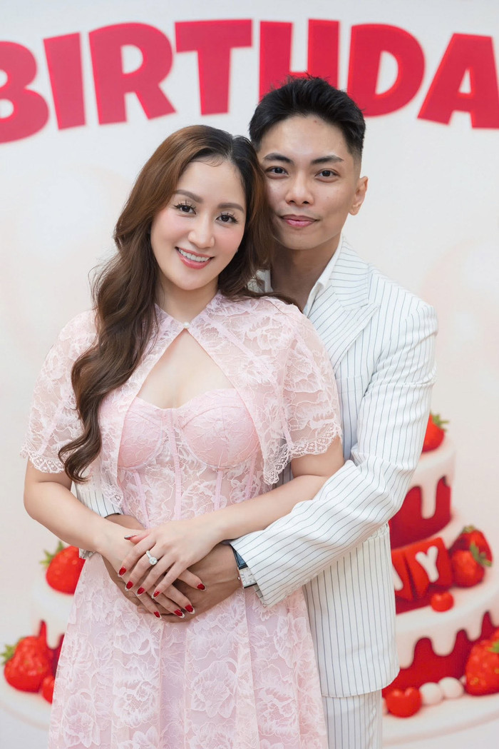 Khánh Thi và Phan Hiển góp mặt trong MV mới của Lệ Quyên.
