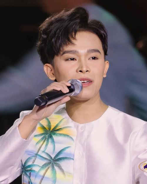 Ca sĩ Hồ Văn Cường.