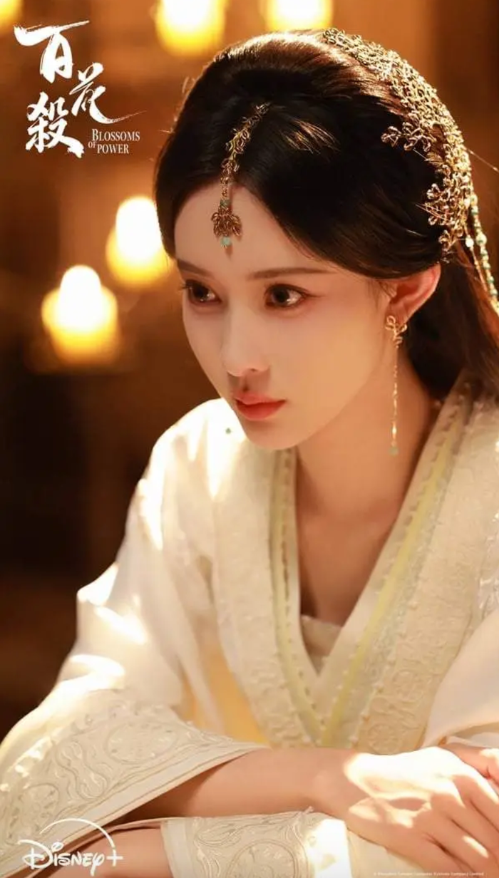 Mạnh Tử Nghĩa vào vai Thẩm Hy Hòa quận chúa mưu trí, dùng tài điều hương xông thẳng vào trung tâm quyền lực để đòi lại công lý. Ảnh: Disney +