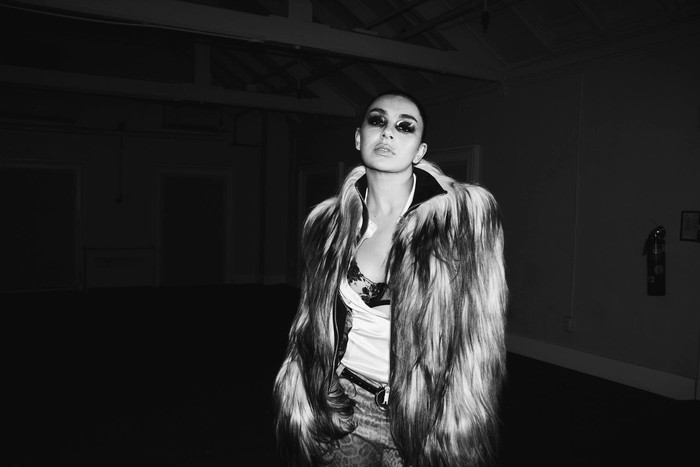 Charli XCX lập nên cột mốc lịch sử trên bảng xếp hạng album Anh Ảnh 1