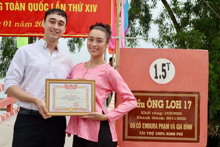 Trước đó tân Hoa hậu Hoà Bình Việt Nam và gia đình đã thực hiện dự án xây cầu ở nhiều địa điểm. Ảnh: FBNV