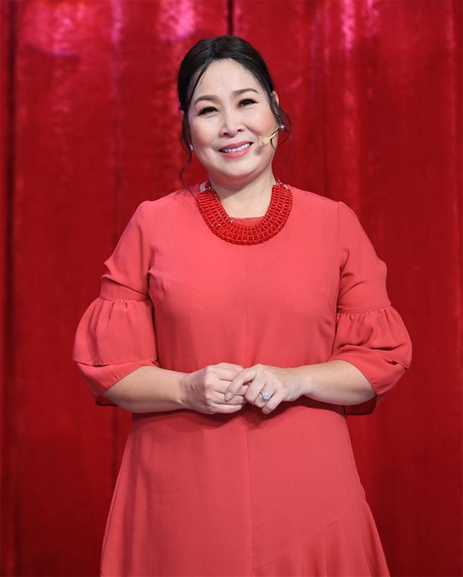 Ở tuổi 60, NSND Hồng Vân vẫn giữ nguyên ngọn lửa nghề.