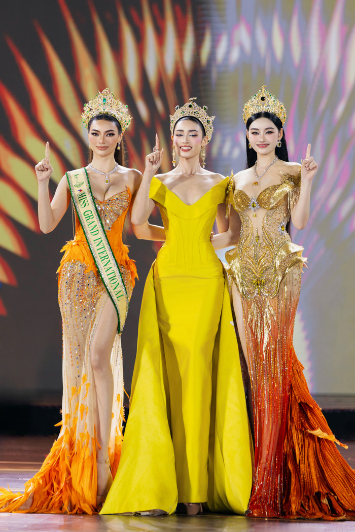 Emoura Phạm cùng Hoa hậu Yến Nhi và đương kim Miss Grand International.