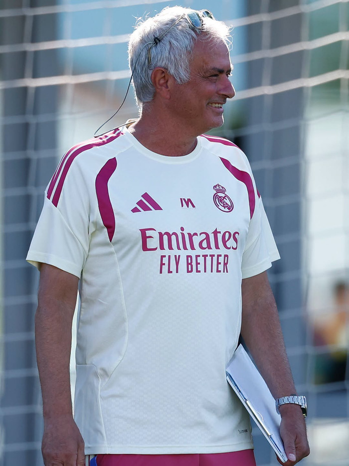 Jose Mourinho chưa nghĩ đến ngày rời bóng đá. Ở tuổi 63, HLV người Bồ Đào Nha thậm chí tin rằng ông vẫn có thể tiếp tục công việc huấn luyện thêm 10 năm, thậm chí lâu hơn. Ảnh: Real Madrid
