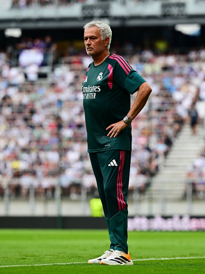 Jose Mourinho không chỉ nổi tiếng bởi cá tính mạnh mẽ và khả năng truyền lửa cho cầu thủ. Ảnh: Real Madrid