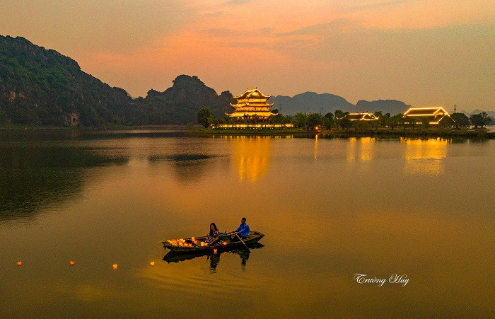Du ngoạn trên sông. Ảnh: Trường Huy