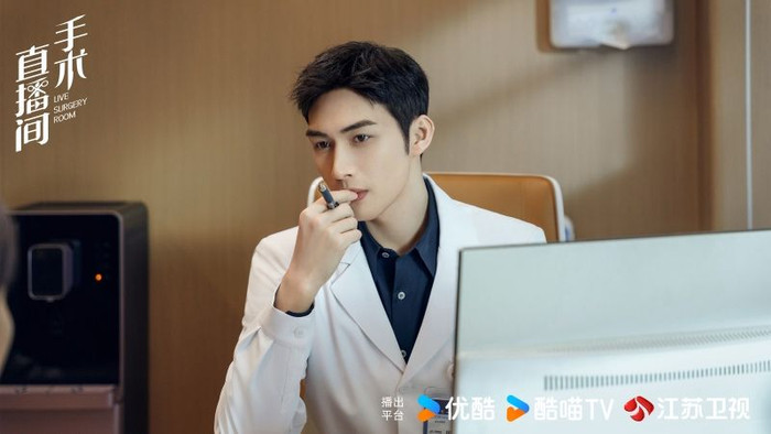 Phòng Phẫu Thuật Trực Tuyến đánh dấu lần hiếm hoi Trương Bân Bân thử sức với phim y khoa.&nbsp;Ảnh: Weibo