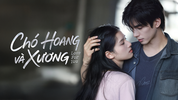 Từ vị trí thứ 7 ngày đầu, Chó Hoang Và Xương của Tống Uy Long và Trương Tịnh Nghi vươn lên dẫn đầu đường đua phim hè.