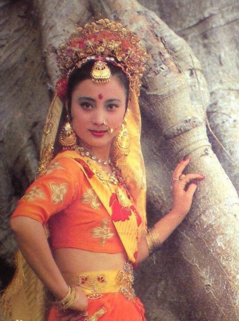 Lý Linh Ngọc nổi tiếng với vai 'Tinh thỏ ngọc' trong 'Tây du ký 1986'.