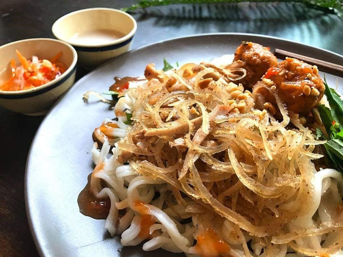Món bánh tằm bì. Ảnh: báo Lao Động