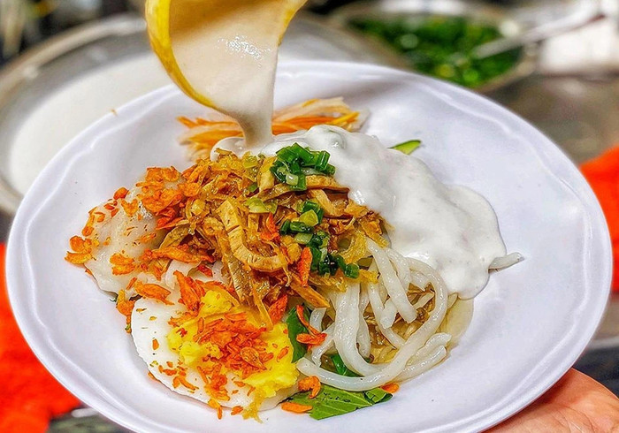 Loại bánh này hội tụ vị 'mặn, ngọt, béo'. Ảnh: báo Đồng Tháp.