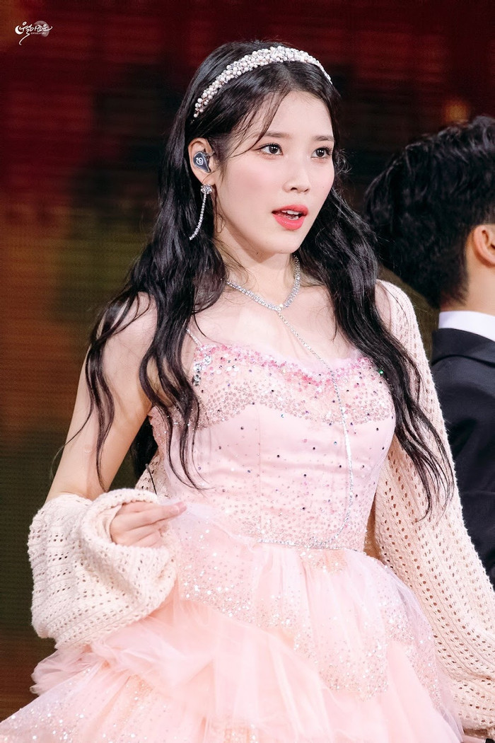 Động thái của IU giữa lúc hoãn album và concert Ảnh 2