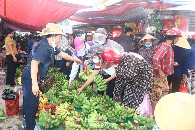 Phiên chợ quê ở xứ Nghệ. Ảnh: báo Nghệ An