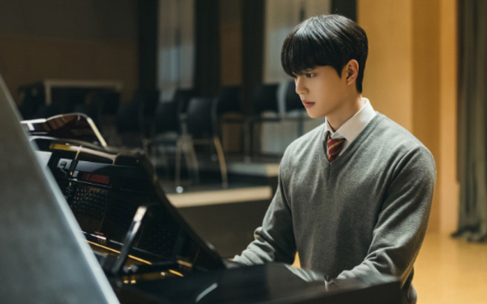 Song Kang dẫn đầu với hơn 4 triệu điểm danh tiếng thương hiệu.