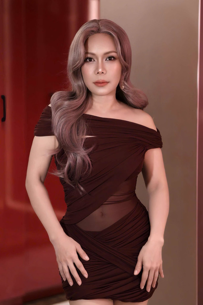 Nữ nghệ sĩ nhận được nhiều lời khen vì phong cách trẻ trung, quyến rũ. Ảnh: FBNV