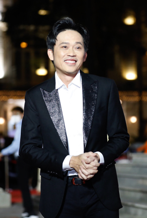 NSƯT Hoài Linh.