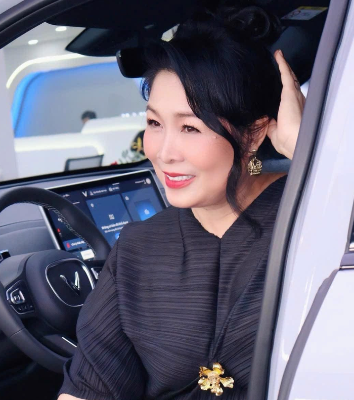 NSND Hồng Vân chuẩn bị cùng Sân khấu kịch Hồng Vân đưa Người vợ ma sang Úc lưu diễn. Ảnh: FBNV
