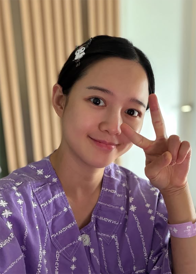 Dù phải đối diện với chuyện chăm con, Nam Bo Ra vẫn dành trọn sự chú ý cho cậu con trai nhỏ.