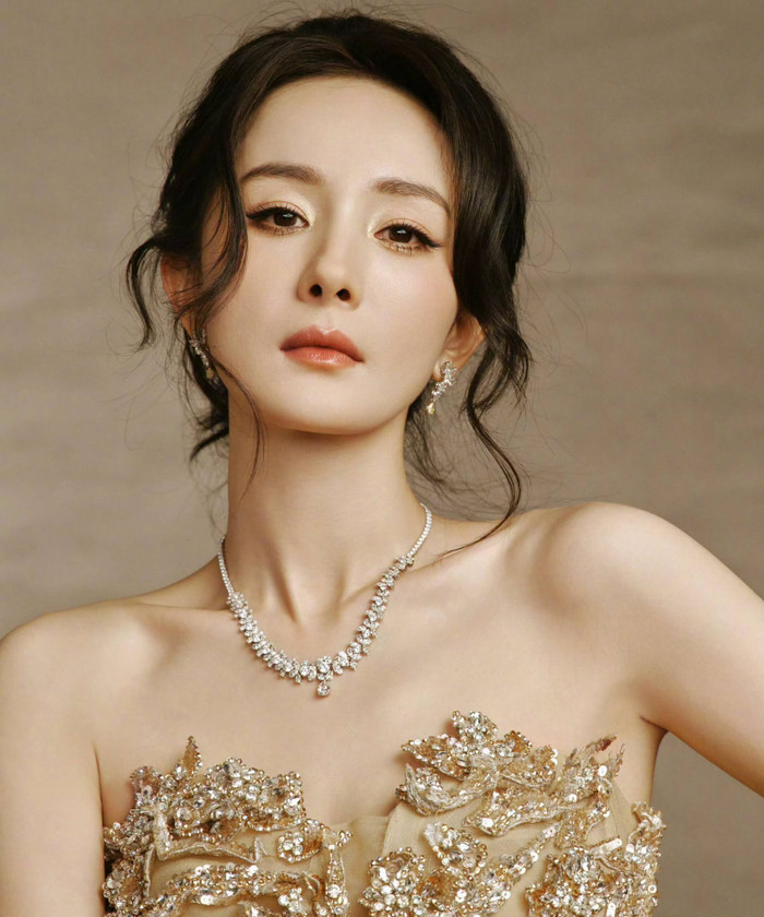 Sau Bạch Ngọc Lan và Bách Hoa, Kim Ưng được kỳ vọng trở thành cơ hội tiếp theo để Dương Mịch cạnh tranh một danh hiệu diễn xuất lớn. Ảnh: Weibo.