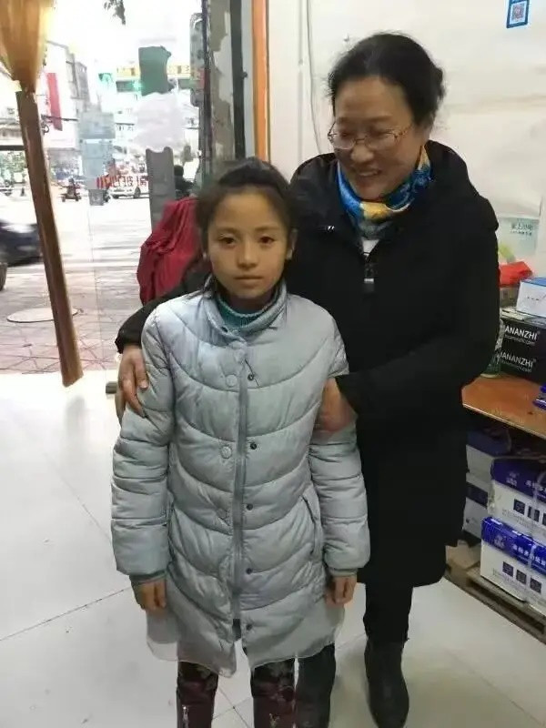 Ảnh chụp Trương Chính và Giang Tiên Phương ngay sau khi Trương Chính đến nhà Giang Tiên Phương. (Ảnh do người được phỏng vấn cung cấp)
