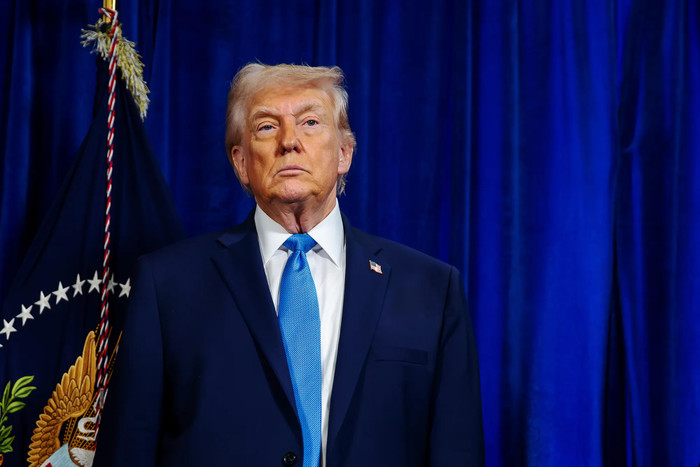 Donald Trump trong một cuộc họp báo tại Câu lạc bộ Mar-a-Lago ở Palm Beach, Florida, ngày 3 tháng 1 năm 2026. (Ảnh: Nicole Combeau/Bloomberg/Getty Images)&nbsp;