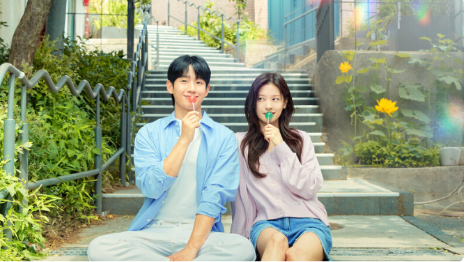 Phim kể về Bae Seok-ryu, cô gái từng có sự nghiệp thành công tại Mỹ nhưng bất ngờ trở về Hàn Quốc sau một biến cố. Tại quê nhà, cô gặp lại Choi Seung-hyo, người bạn thời thơ ấu và cũng là con trai bạn mẹ nổi tiếng. Seung-hyo hiện đã trở thành một kiến trúc sư thành đạt. Dù thường xuyên đấu khẩu, chọc ghẹo nhau, cả hai dần nhận ra tình cảm đặc biệt đã tồn tại giữa họ từ rất lâu. Không chỉ khai thác chuyện tình yêu, phim còn đề cập đến áp lực thành công, kỳ vọng của gia đình và hành trình tìm lại chính mình. Sự kết hợp của Jung Hae-in và Jung So-min mang đến màu sắc nhẹ nhàng, trưởng thành cho câu chuyện tình bạn lâu năm chuyển thành tình yêu.