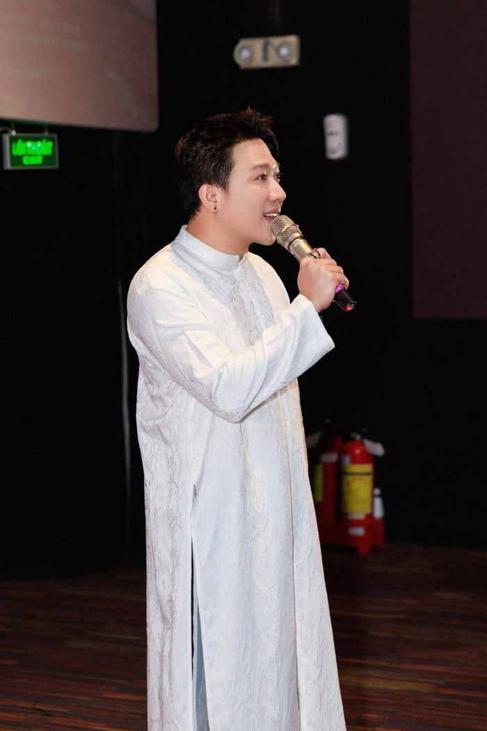 Trấn Thành trong buổi cinetour giao lưu cùng khán giả. Ảnh: FBNV