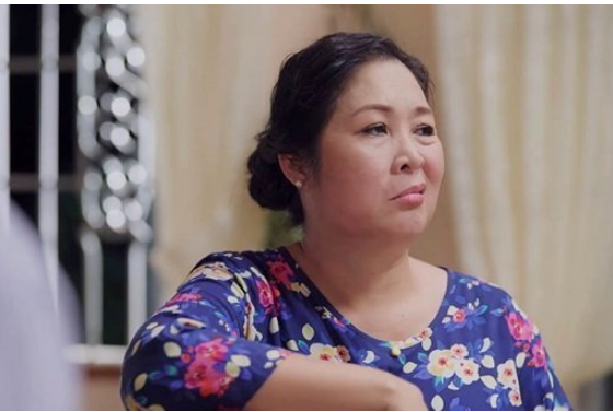 Nếu xét về độ phổ biến với khán giả truyền hình, bà Mai trong Gạo nếp gạo tẻ chắc chắn là một trong những vai diễn nổi bật nhất của Hồng Vân.