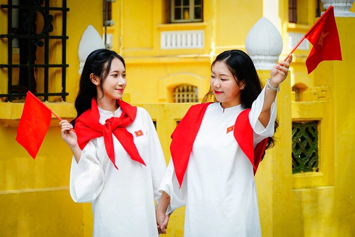 Nghỉ lễ là dịp nhiều bạn trẻ cùng người thân, bạn bè du lịch, chụp ảnh lưu giữ kỷ niệm thanh xuân - Ảnh: NGUYỄN HIỀN