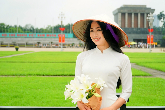 Nghỉ lễ là dịp nhiều bạn trẻ cùng người thân, bạn bè du lịch, chụp ảnh lưu giữ kỷ niệm thanh xuân - Ảnh: NGUYỄN HIỀN