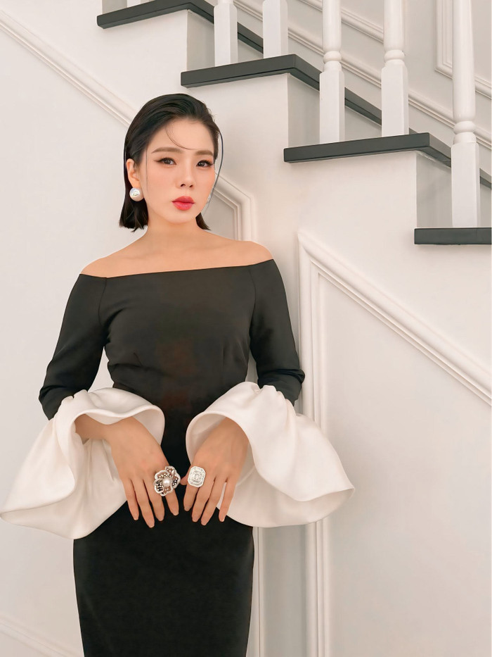 Quyết định để Lâm Bảo Châu lùi về phía sau thay vì tiếp tục xuất hiện trước ống kính được nhiều người chú ý. Ảnh: FBNV