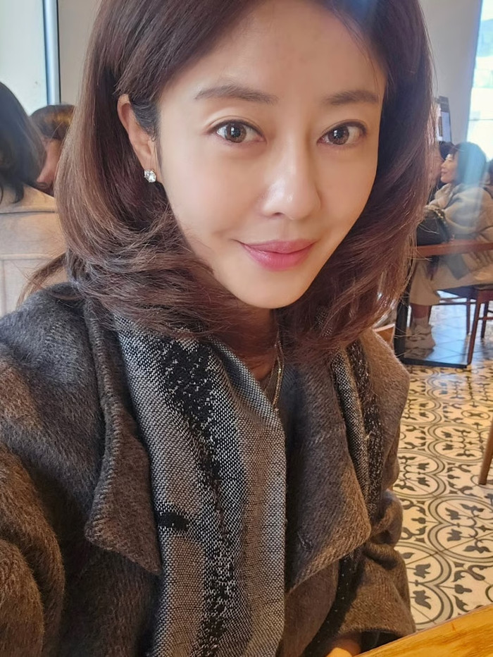 Lee Ji Hyun vượt qua biến cố, vực dậy nuôi hai con.&nbsp;