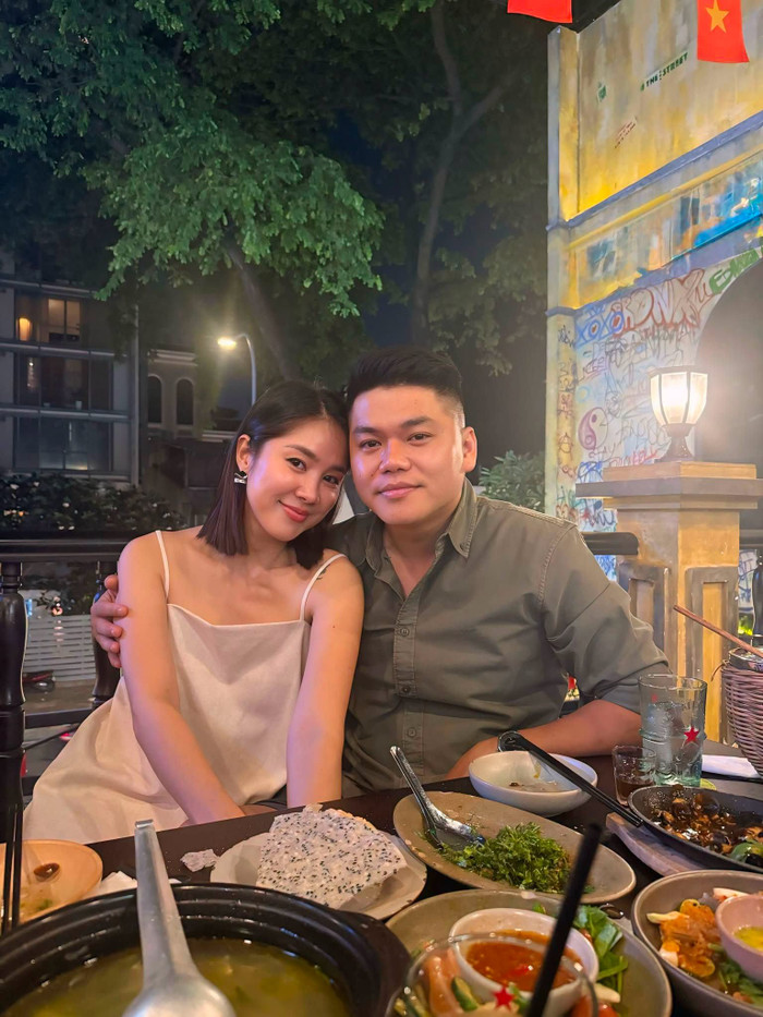 Lê Phương hạnh phúc bên chồng.