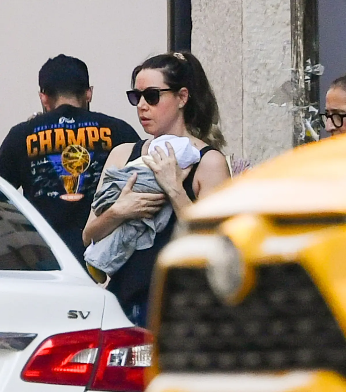 Aubrey Plaza lần đầu xuất hiện sau khi sinh con.