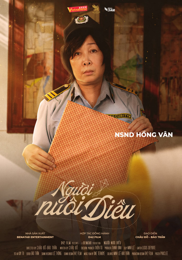 NSND Hồng Vân hóa thân thành người mẹ lam lũ trong Người Nuôi Diều. Ảnh: NSX.