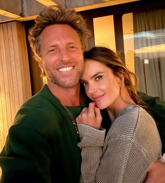 Alessandra Ambrosio và Buck Palmer&nbsp;nhận được nhiều lời chúc phúc. (Ảnh IGNV)