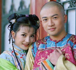 Tiểu Yến Tử và Vĩnh Kỳ tạo nên một trong những cặp đôi được yêu thích nhất Hoàn Châu Cách Cách.