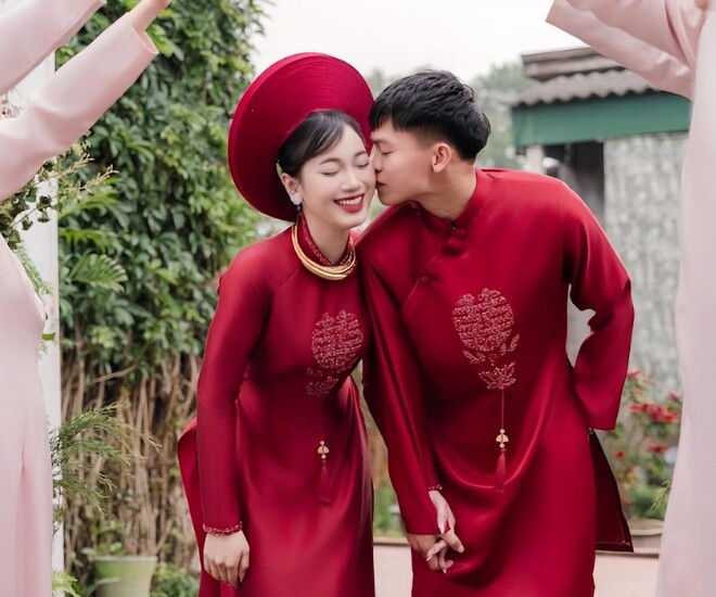 Cô giáo Nguyễn Linh và cầu thủ Hồ Văn Cường đều cùng quê Nghệ An.