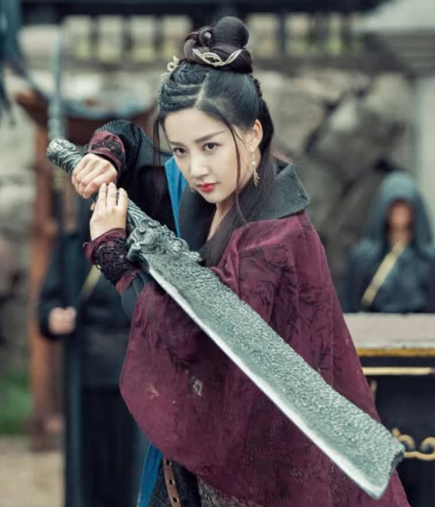 Ỷ Thiên Kiếm nổi tiếng bởi độ sắc bén và bí mật ẩn giấu bên trong, trở thành một trong những thần binh được tranh giành nhiều nhất võ lâm. Ảnh: Sohu.