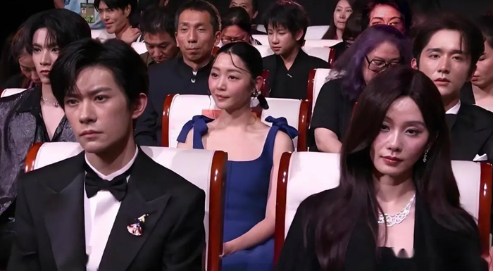 &nbsp;Máy quay cũng ghi lại biểu cảm của Lưu Thi Thi tại khán phòng. Ảnh: Weibo