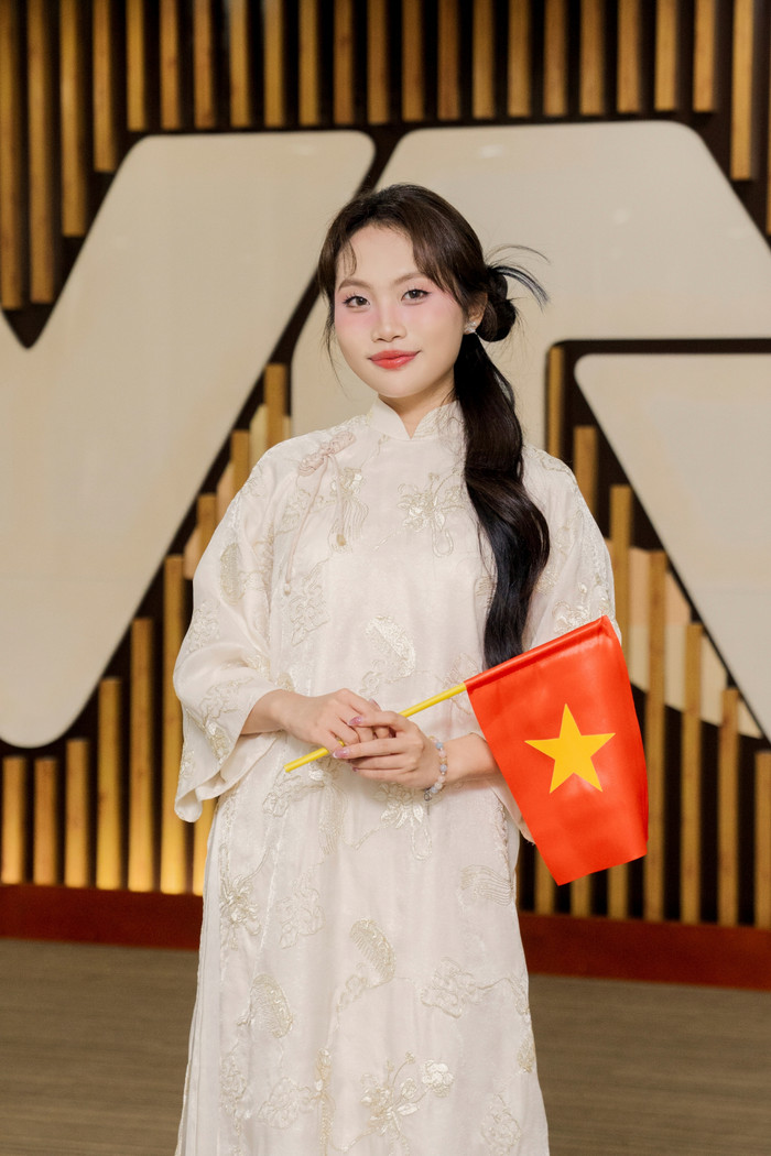 Dù bận bịu với hoạt động nghệ thuật, Phương Mỹ Chi cho biết, cô vẫn luôn chú trọng đến việc học.