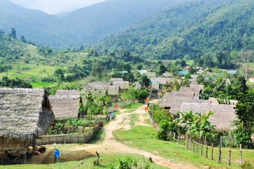 Con đường vào bản làng của đồng bào Đan Lai, ẩn mình sâu trong vùng lõi Vườn Quốc gia Pù Mát (huyện Con Cuông, Nghệ An), giáp biên giới Việt Nam - Lào. Ảnh: Bá Hậu/Giáo dục Thời đại