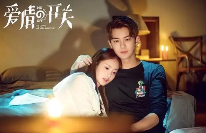 Do Hùng Tử Kỳ và Lại Vũ Mông đóng chính, Khóa Tình Yêu được chuyển thể từ tiểu thuyết cùng tên của Phỉ Ngã Tư Tồn, cây bút nổi tiếng với những câu chuyện tình yêu nhiều bi kịch. Ảnh: NSX